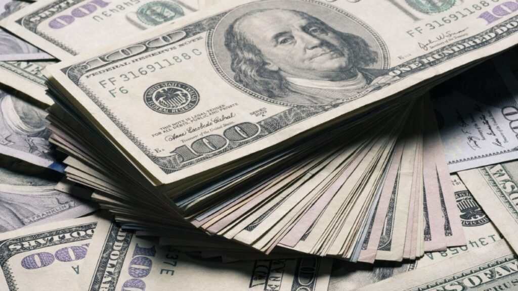 $725 Monthly Checks for Low-Income Families – Payments Arriving on March 2026